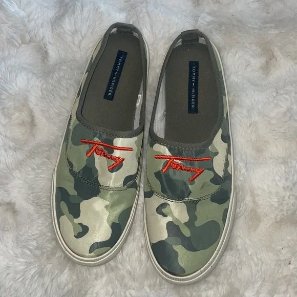 Tommy Hilfiger Army fatigue Shoes - Picture 2 of 7